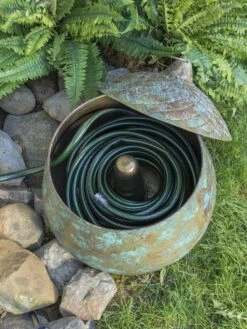 Acorn Hose Pot -The Bloom Yard Sales Shop 3 4 crop 8613361 01V
